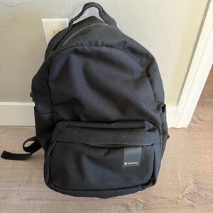 Lululemon command the day 25L Backpack